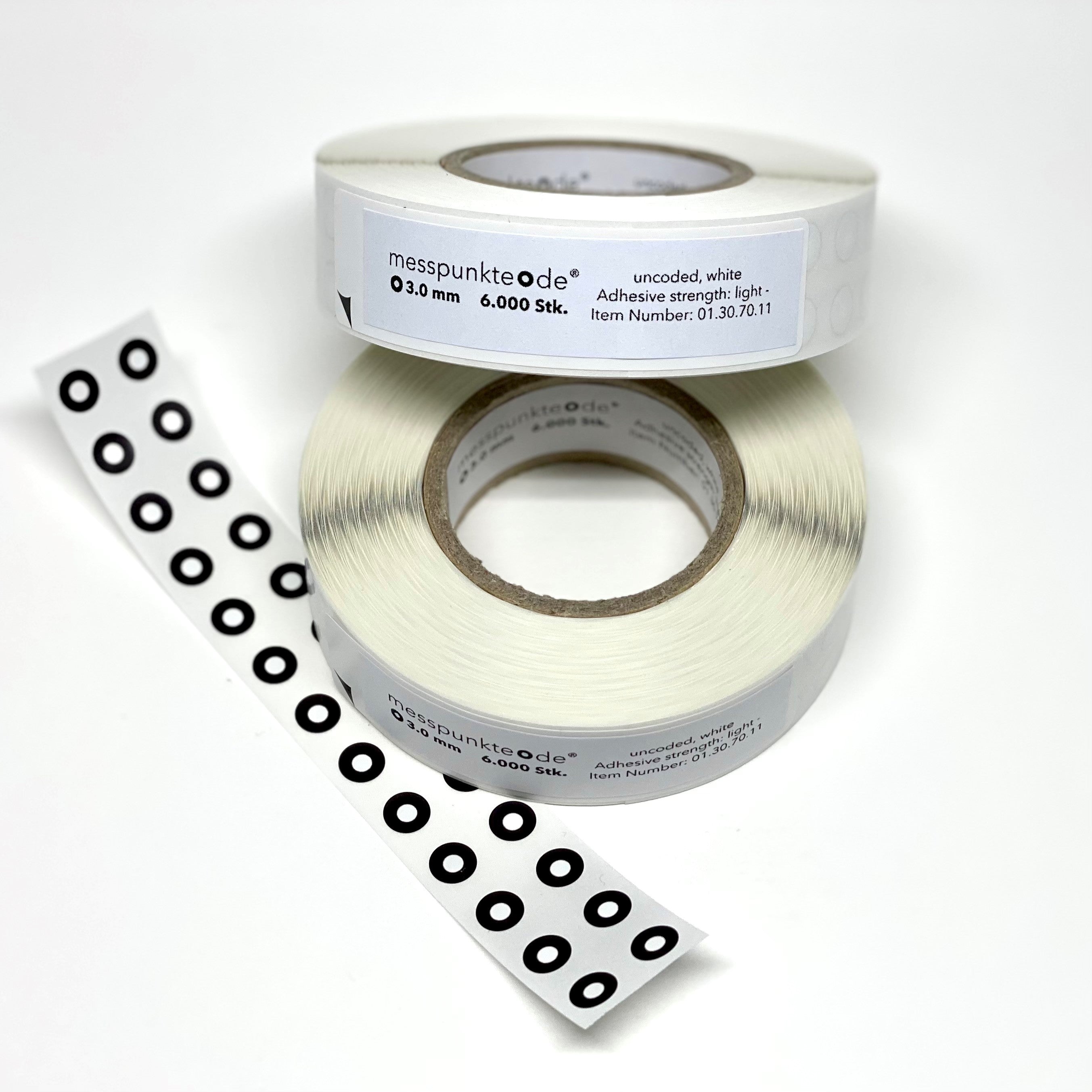 ST 030 6000 LIGHT - Standard White/Black Targets - 3.0 mm Diameter - Light Adhesive - 6000 per Roll