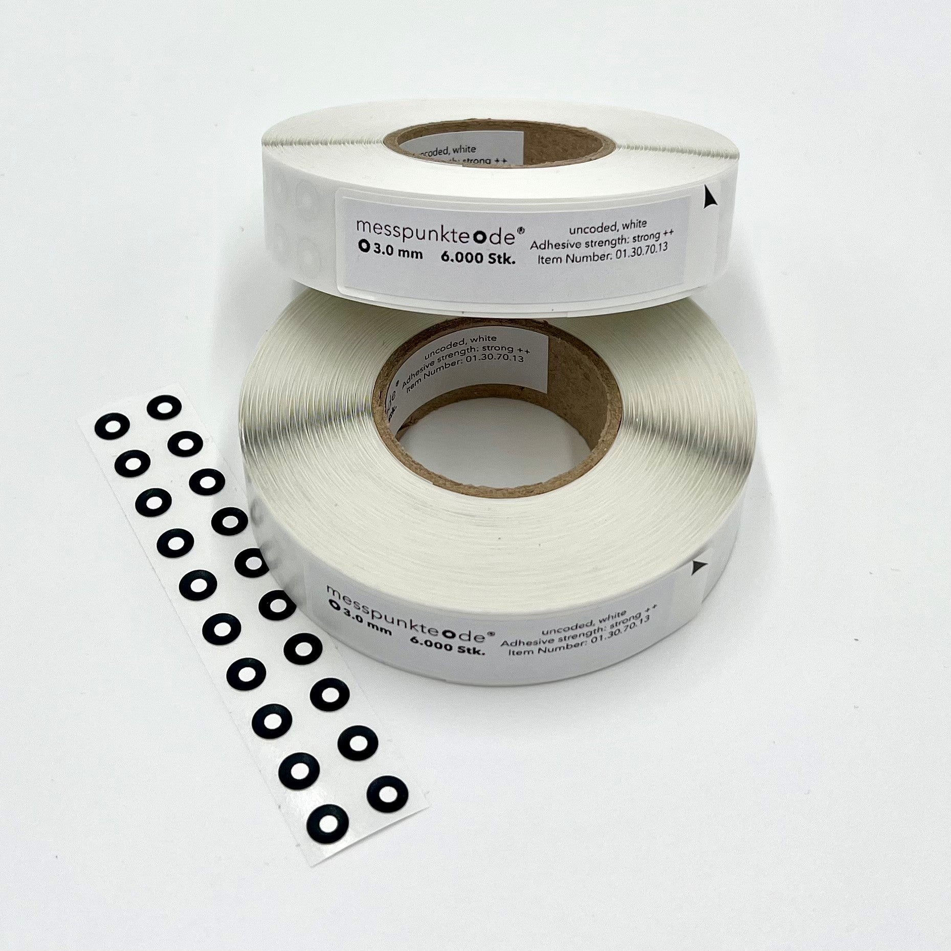 ST 030 6000 STRONG - Standard White/Black Targets - 3.0 mm Diameter -Strong Adhesive - 6000 per Roll